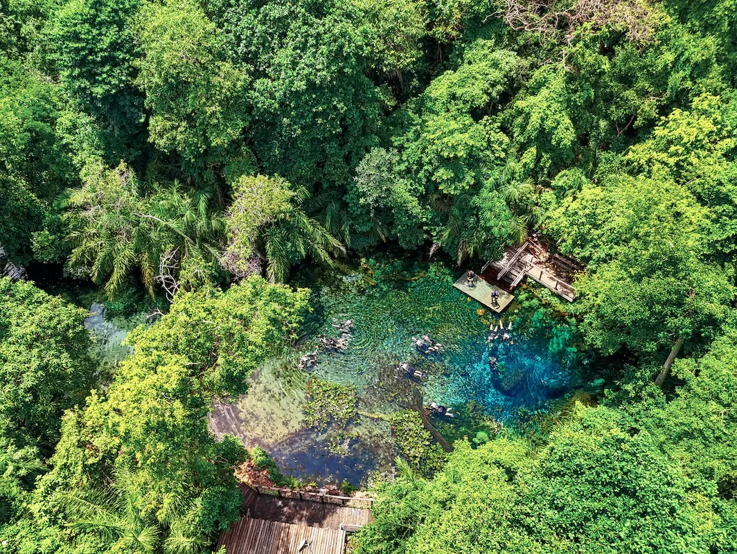 Nascente Azul é o atrativo mais visitado de Bonito (MS)