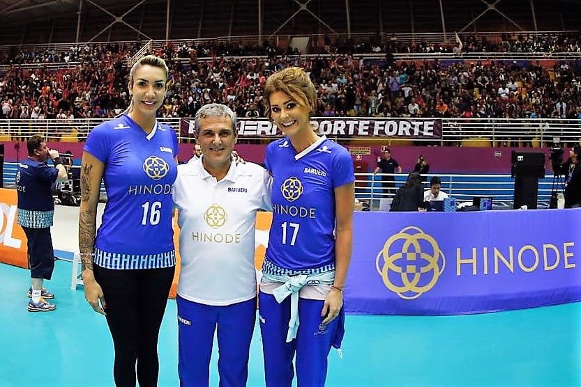 Thaisa e Skowronska são apresentadas à torcida