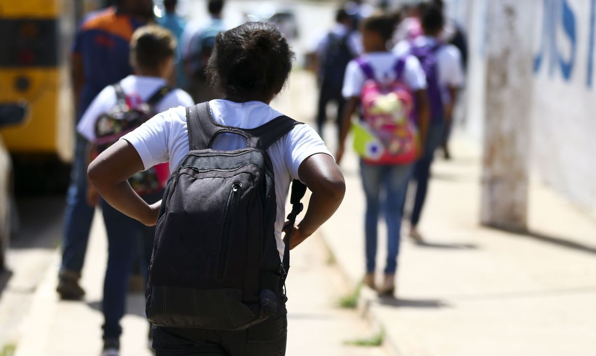 APEOESP realiza debate virtual com pais, professores e funcionários contra a volta das aulas presenciais