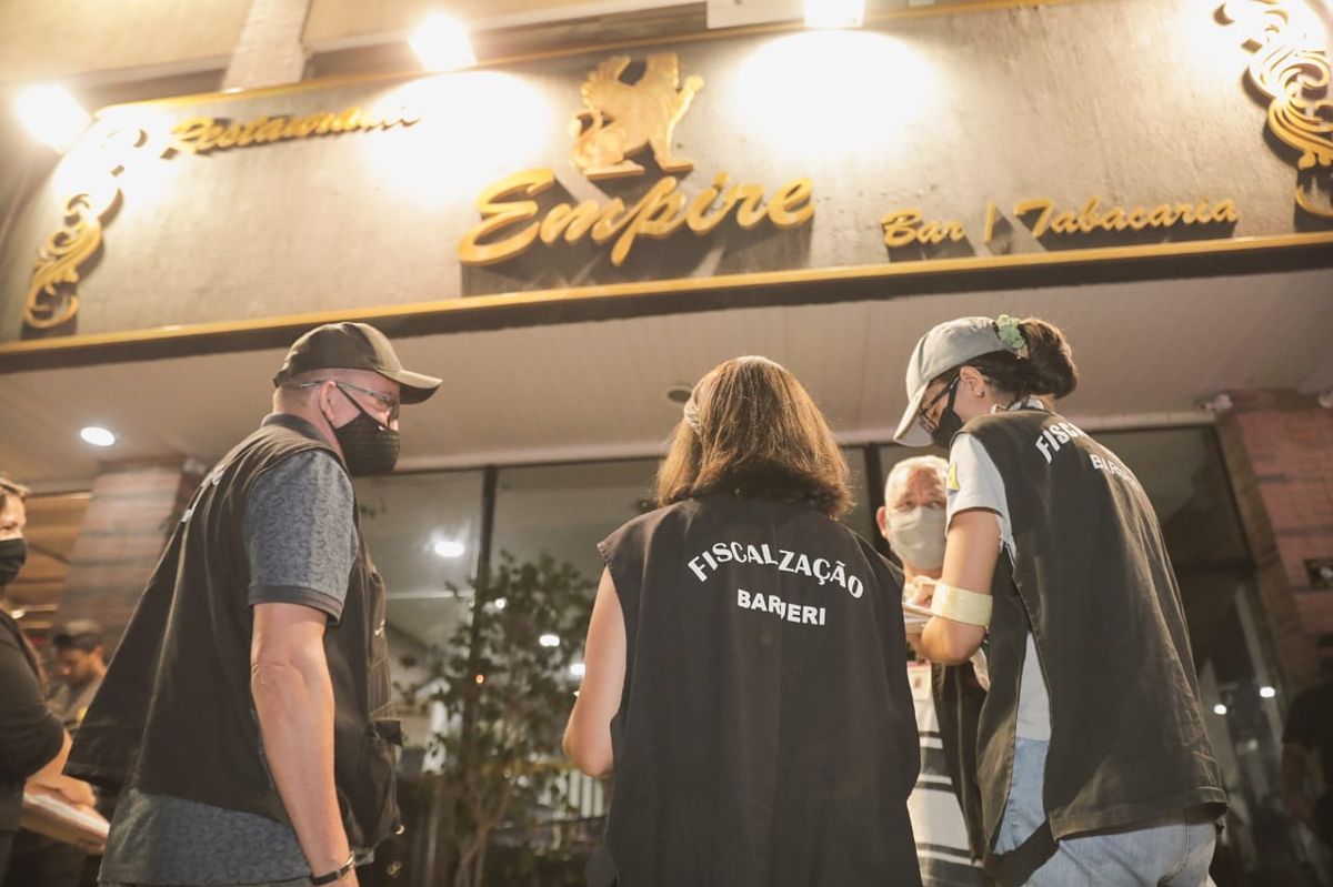 Mega operação fecha 4 bares em Barueri