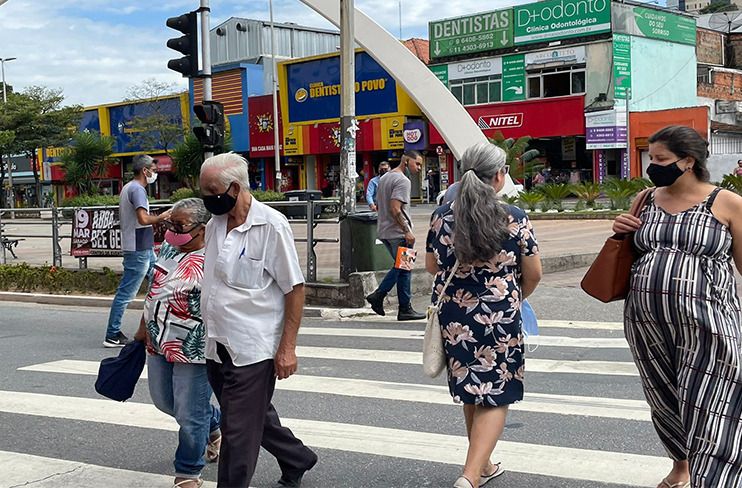 SP libera uso de máscaras em locais fechados