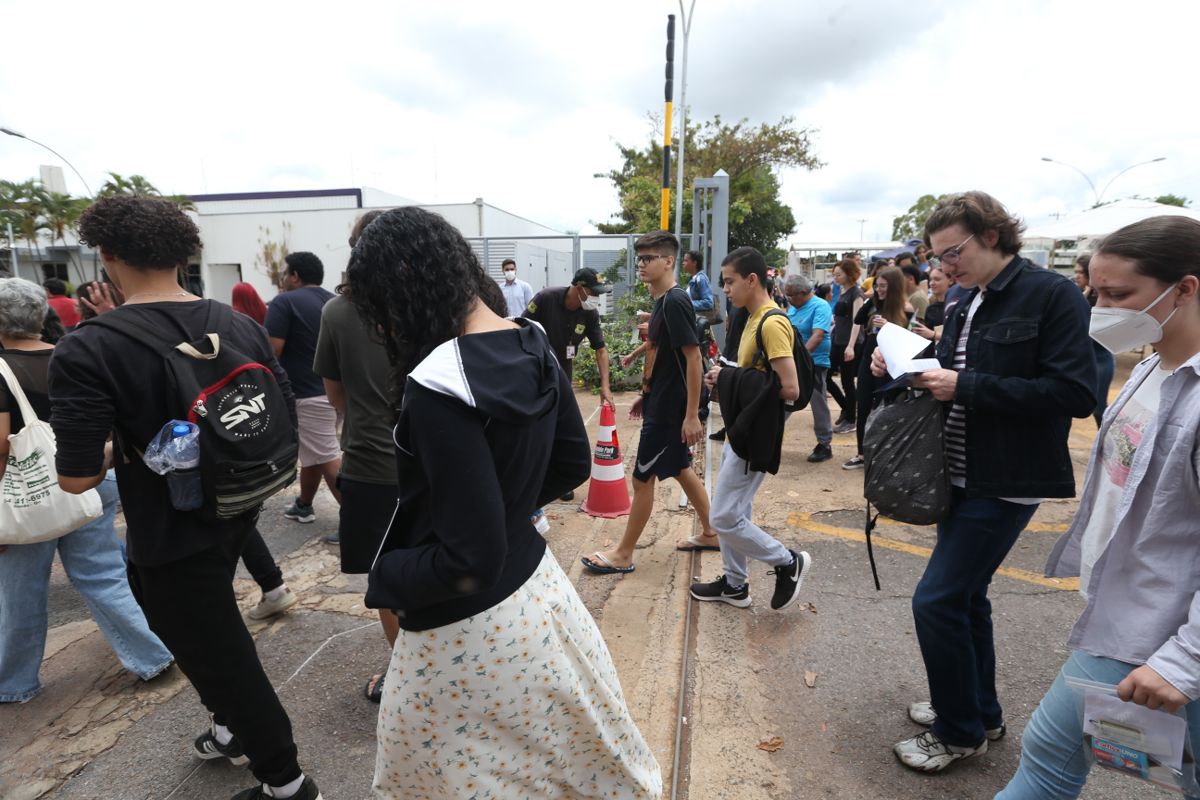 Alunos realizam prova do Enem