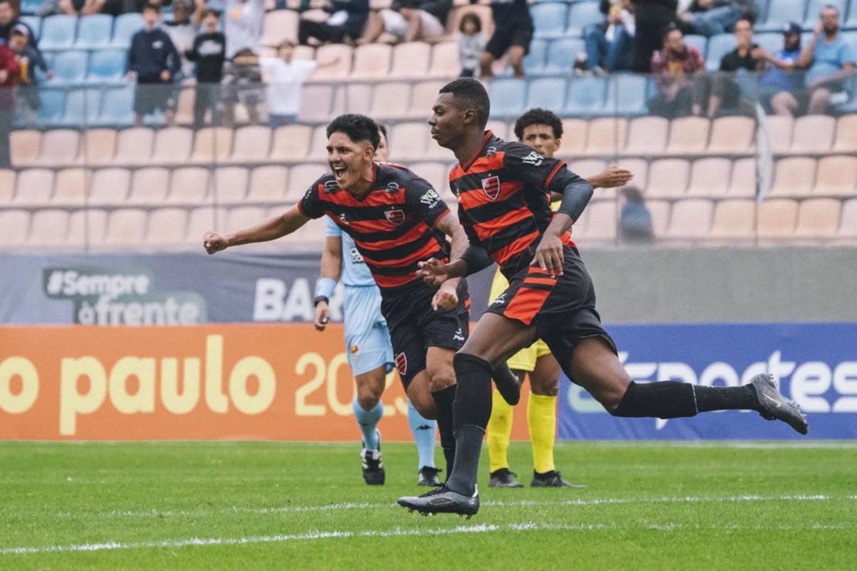 Rubrão vence