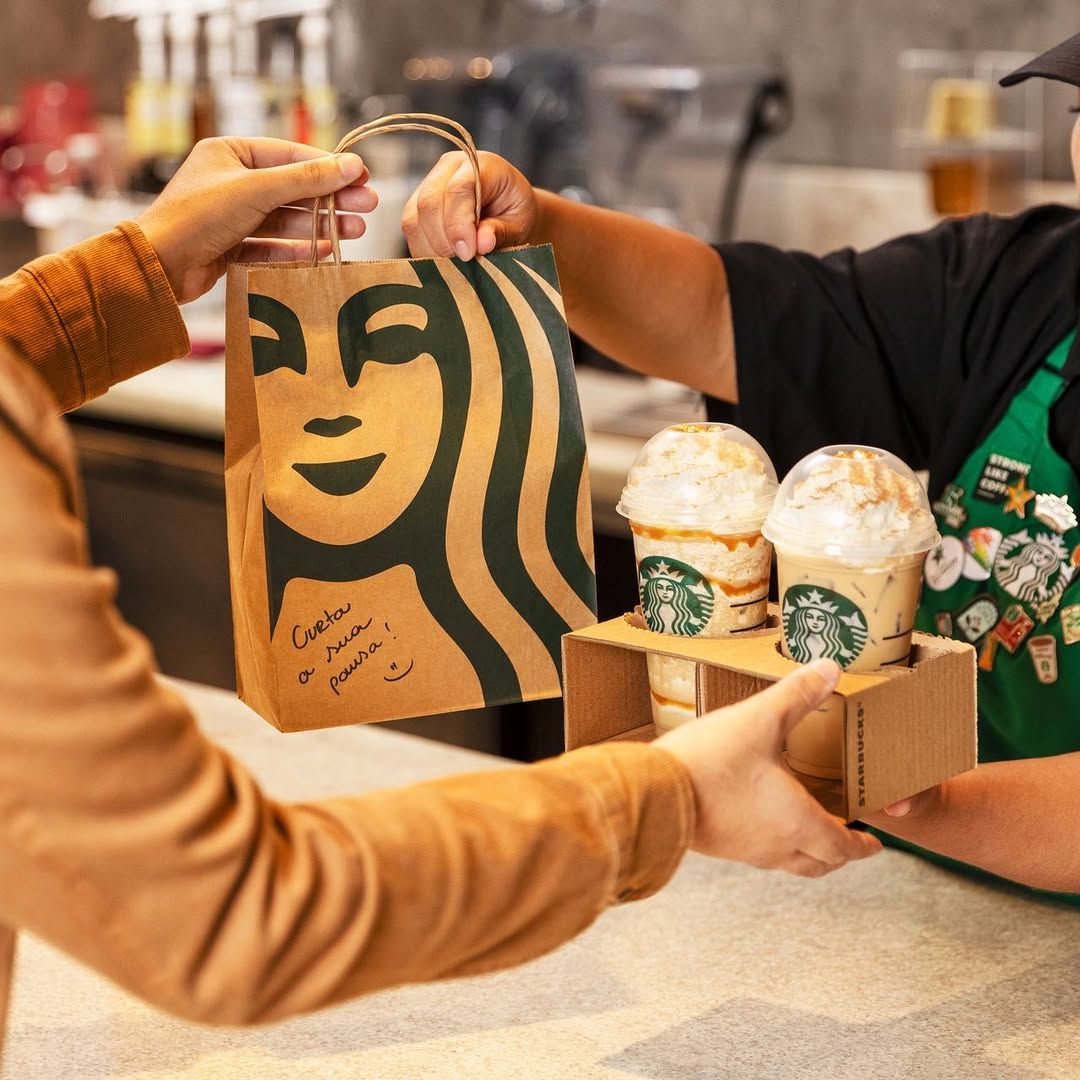 Está na correria e quer uma bebida StarbucksEconomize tempo e evite filas pedindo através do apl