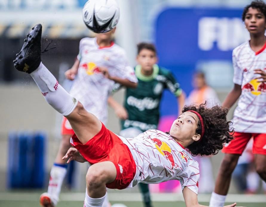Atleta barueriense de 11 anos se destaca e conquista vice-campeonato de futsal