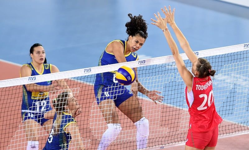 Brazil's Saraelen Lima scores during the match against Bulgaria