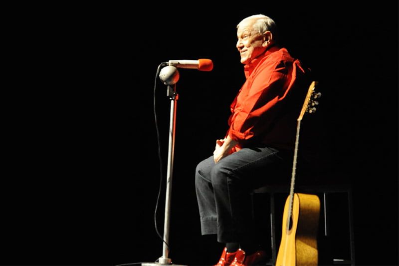 Ary Toledo estreia espetáculo no TMB