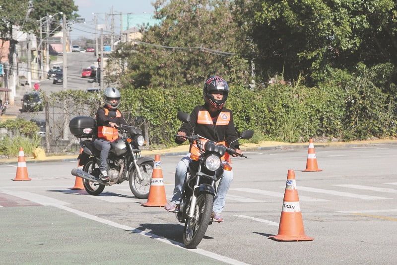 Defesa Civil oferece curso gratuito de pilotagem de moto
