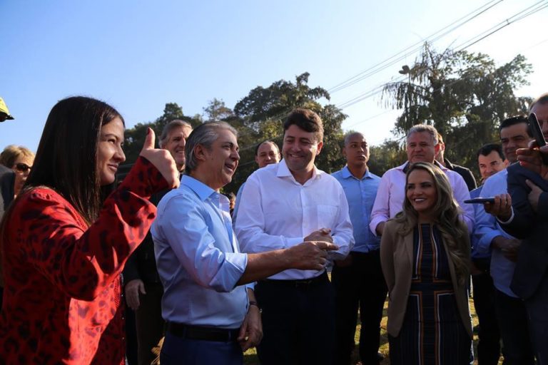 Prefeitos entregam Via Parque e cobram governador por novas obras