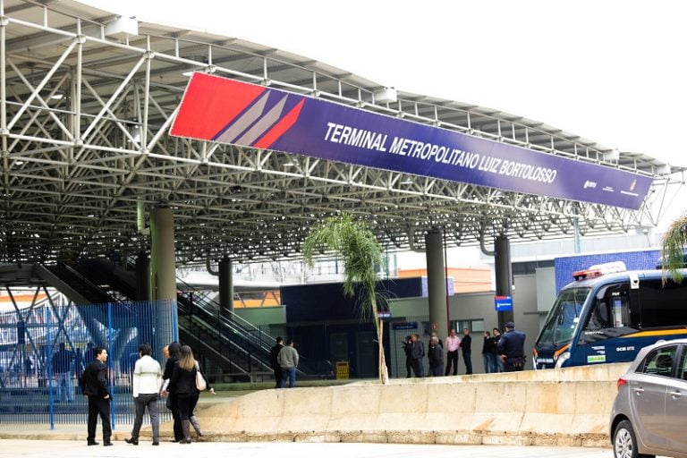 Alckmin inaugura terminal do km 21 e prevê mais R$ 107 milhões no Corredor Oeste Alckmin inaugura terminal do km 21 e prevê mais R$ 107 milhões no Corredor Oeste