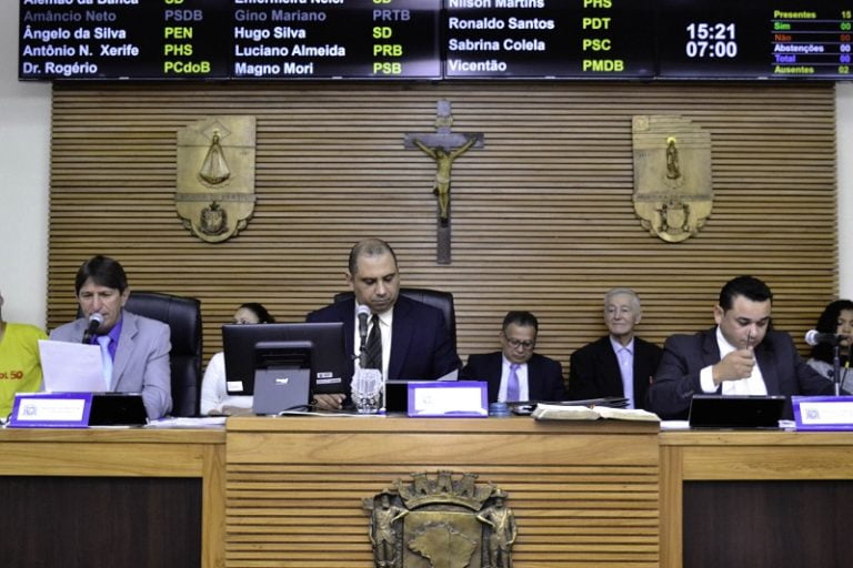 Câmara de Parnaíba aceita investigar nova denúncia contra Doutor Rogério