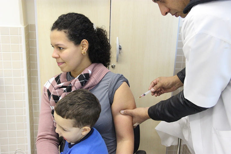 Mais de 80% já foram vacinados contra tríplice viral e pólio em Barueri; imunização segue até sexta (31)
