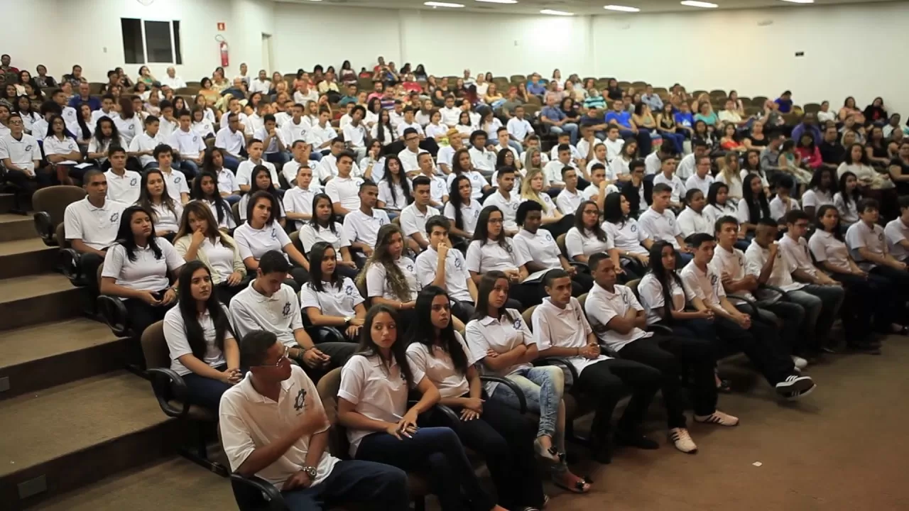 PROJOV e Prefeitura capacitam adolescentes