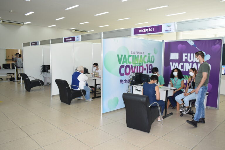 Vacinação contra gripe e Covid-19 segue em Barueri no feriado prolongado