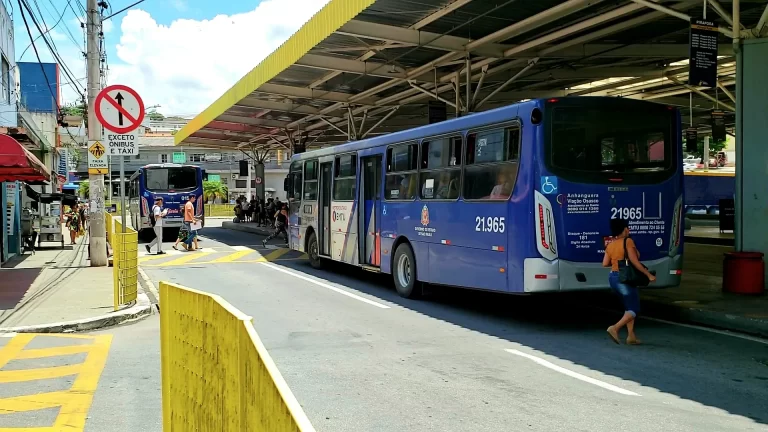 Linhas de transportes metropolitanos são alteradas durante o feriado