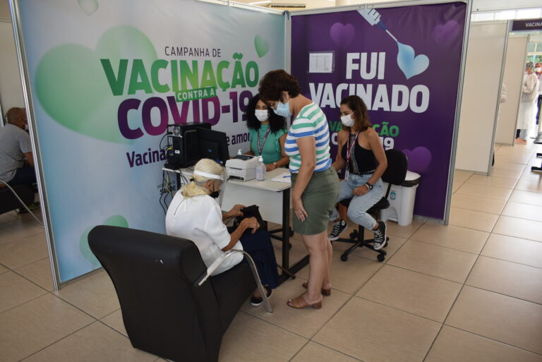 Vacinas são aplicadas também aos fins de semana em Barueri