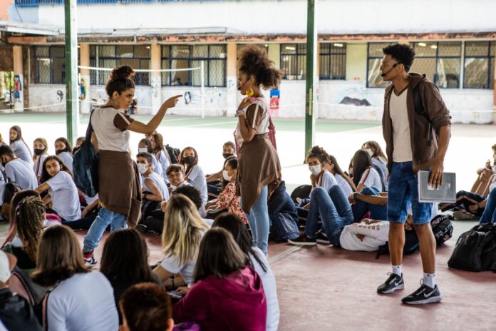 teatro escolas Santana de Parnaíba