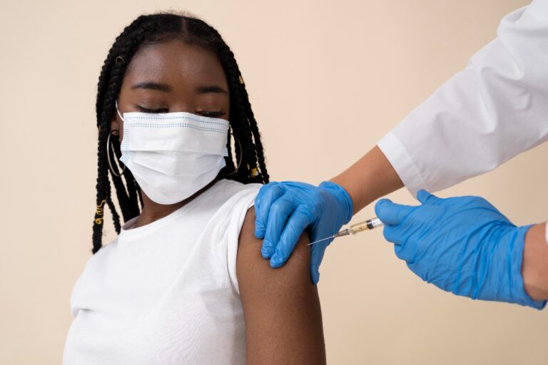 Jandira libera 3ª dose da vacina contra a Covid-19 para jovens de 12 a 17 anos