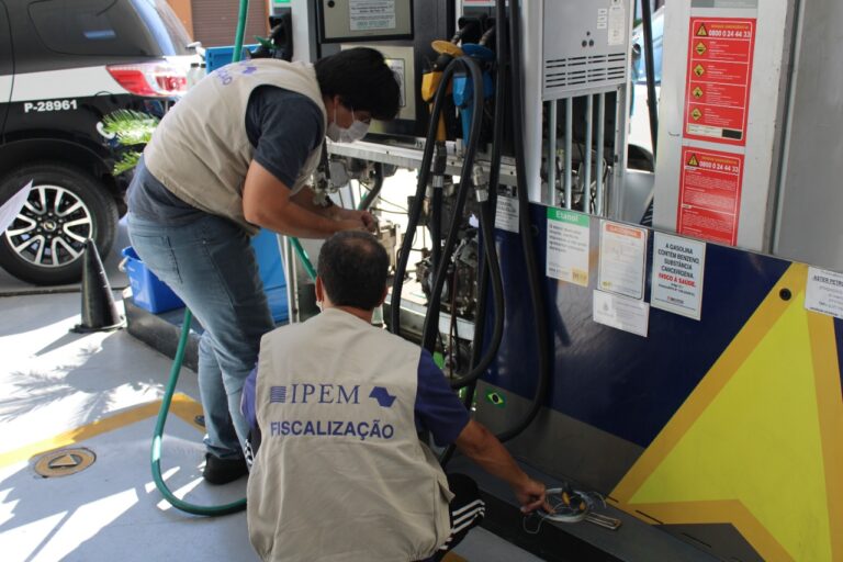 Posto de combustível no Parque dos Camargos é autuado pelo Ipem-SP por irregularidades