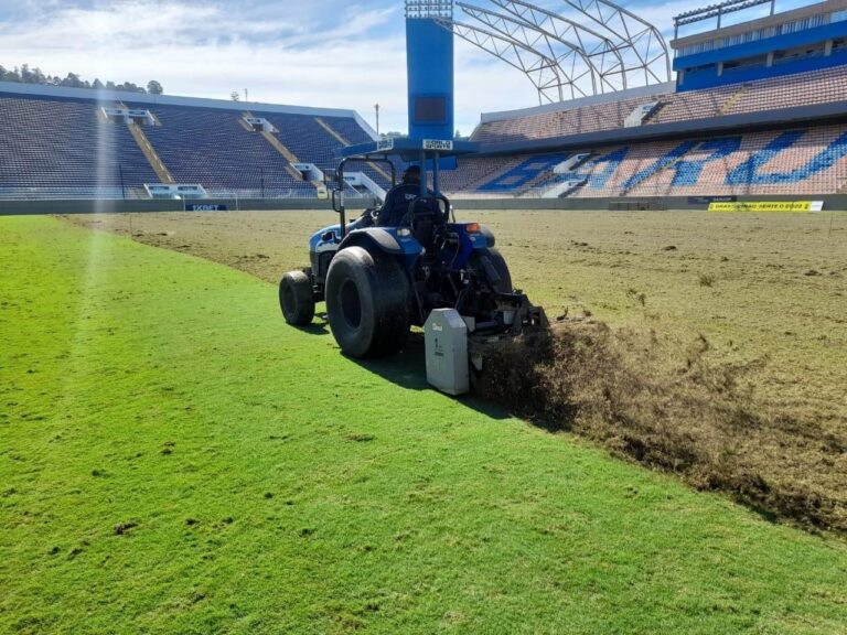 Gramado da Arena Barueri passa por revitalização