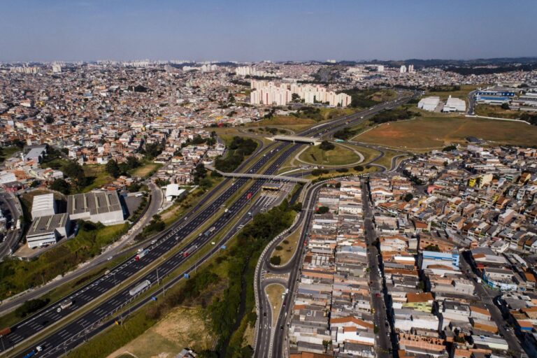 Por conta de obras, CCR interditará faixas na região neste fim de semana