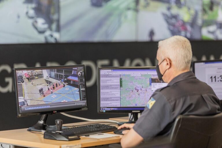 Câmeras da GCM de Barueri flagram 91 crimes e acidentes de trânsito em 4 meses Câmeras da GCM de Barueri flagram 91 crimes e acidentes de trânsito em 4 meses
