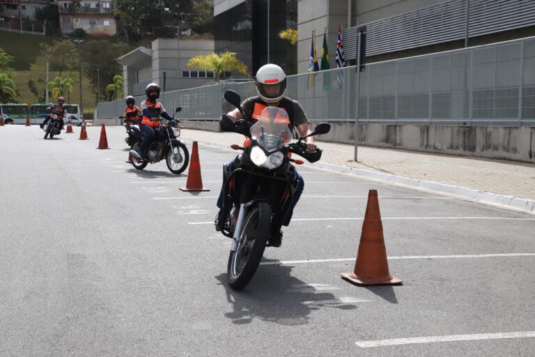 Barueri abre inscrições para curso de pilotagem defensiva - Jornal