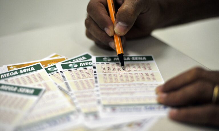 Mega-Sena sorteia prêmio estimado em R$60 milhões na quinta (8) Mega-Sena sorteia prêmio estimado em R$60 milhões na quinta (8)