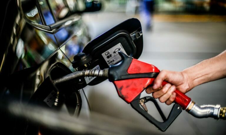 Petrobras anuncia redução de R$0,30 por litro no preço do diesel