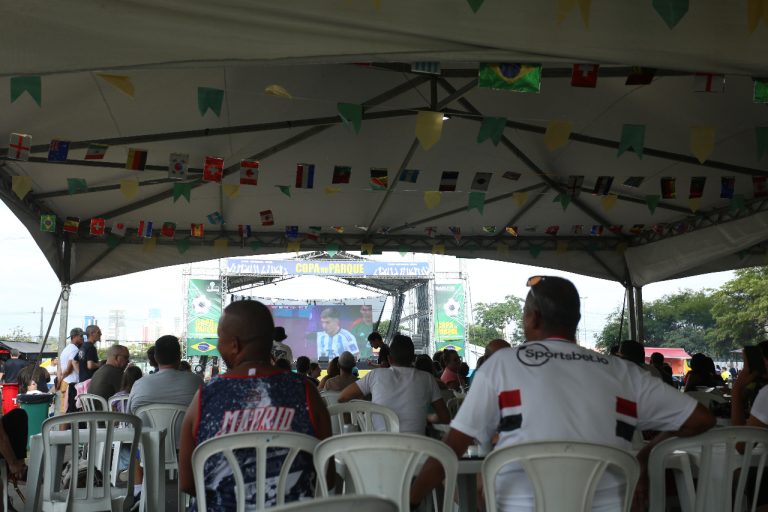 Copa no Parque tem telão e shows hoje (28), rumo as oitavas de final