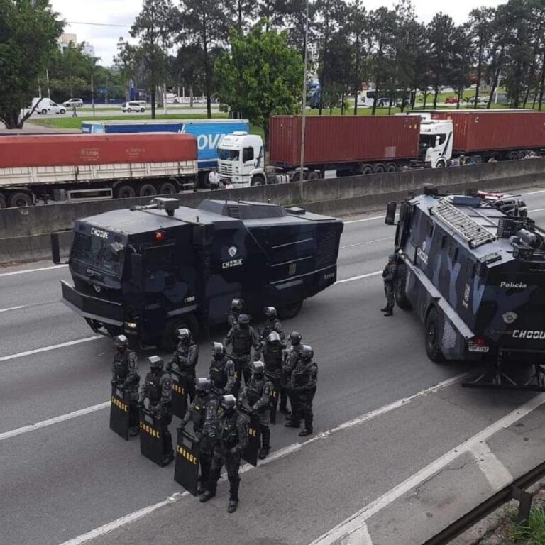 Governador apela para desbloqueio de rodovias; mas diz que usará ‘força’ se necessário Governador apela para desbloqueio de rodovias; mas diz que usará ‘força’ se necessário