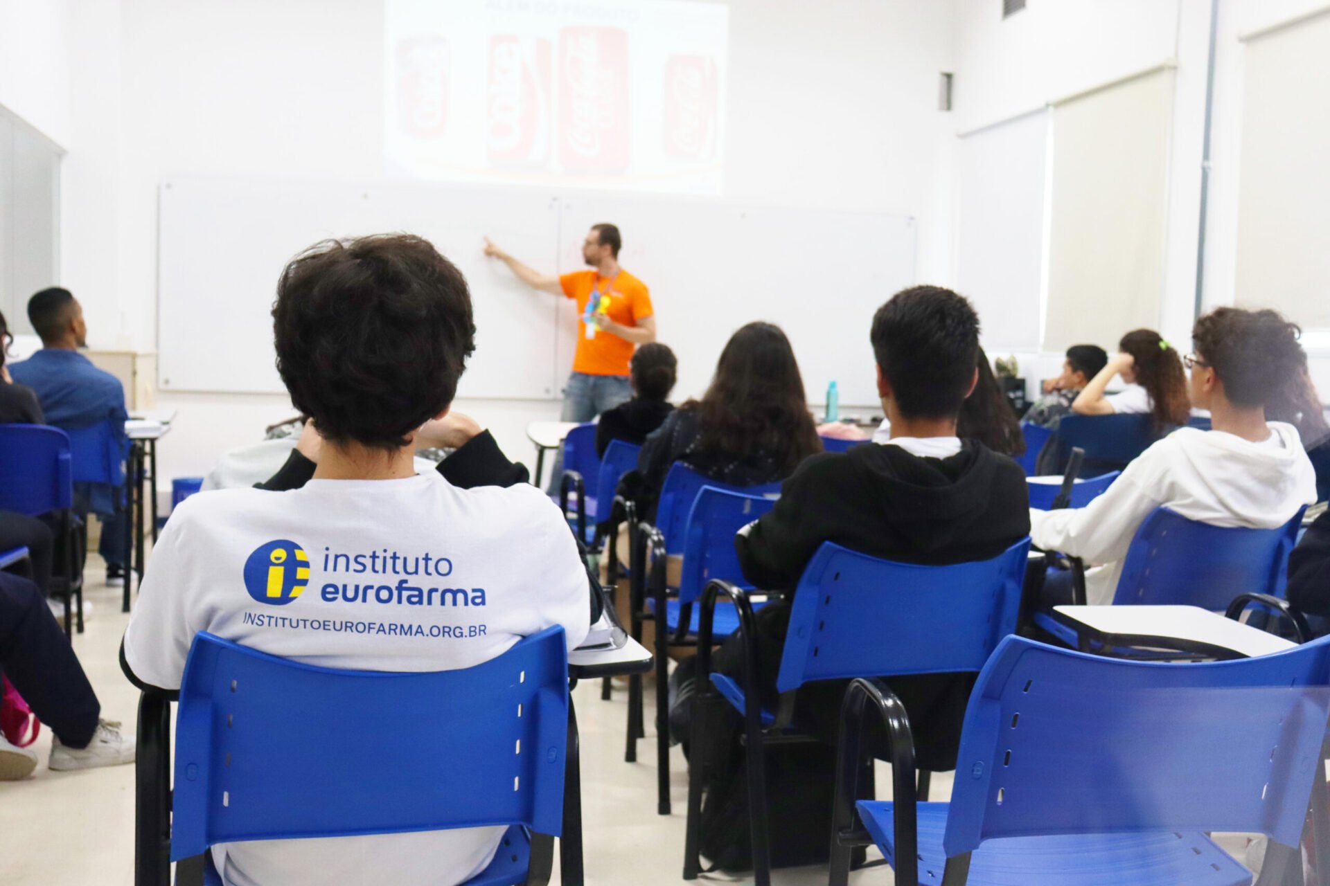 Instituto Eurofarma oferece curso preparatório para o ENEM e vestibulares